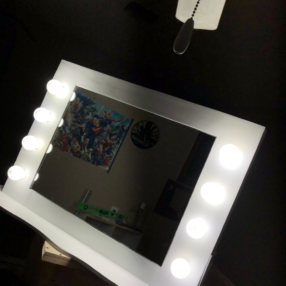 Vanity mirror